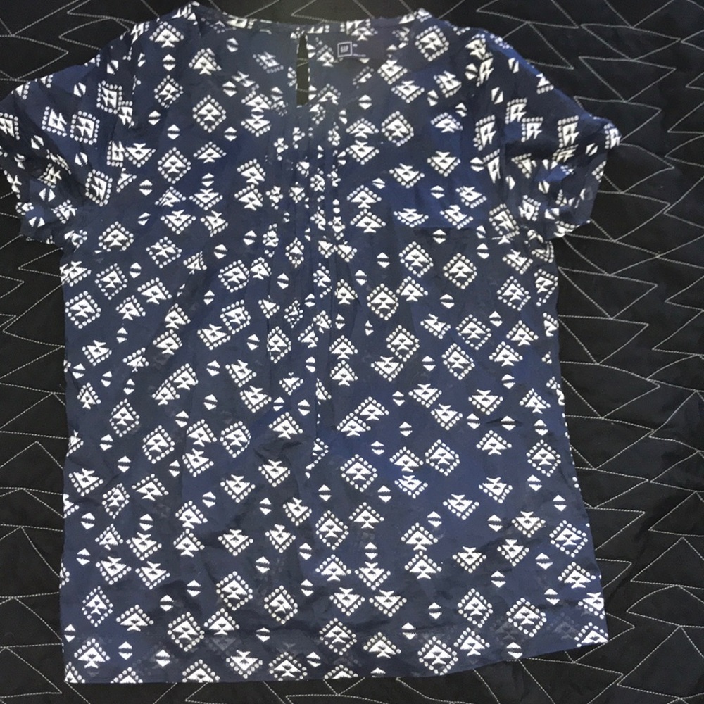 gap shirt